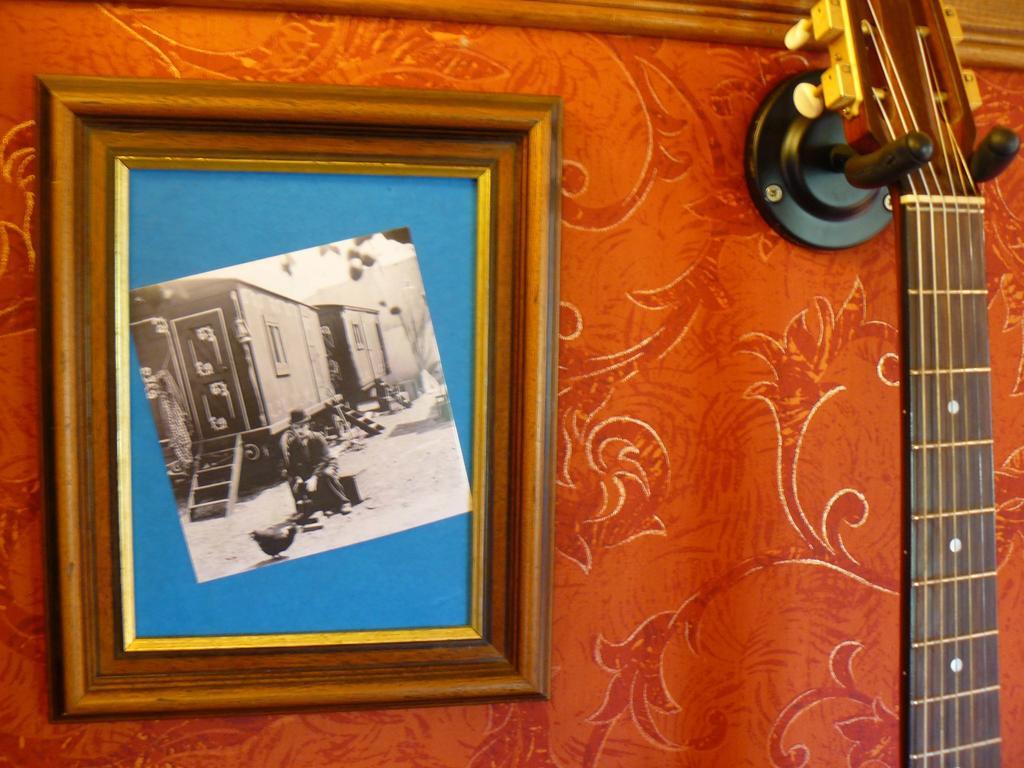 La Roulotte De La Fay Villa Dompierre-les-Ormes Room photo