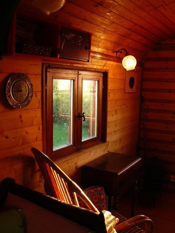 La Roulotte De La Fay Villa Dompierre-les-Ormes Room photo